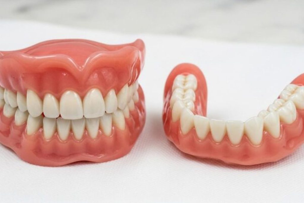 full and partial dentures for replacing missing teeth and restoring smile function